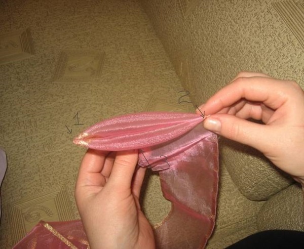วิธีการทำโบว์ริบบิ้นซาตินด้วยมือของคุณเอง
