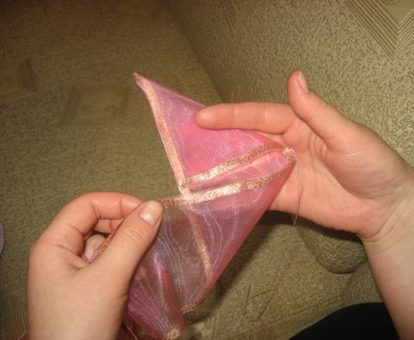 วิธีการทำโบว์ริบบิ้นซาตินด้วยมือของคุณเอง
