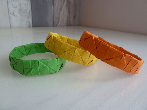 สร้อยข้อมือ Origami จากสี่เหลี่ยม