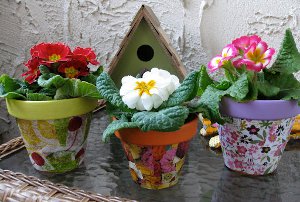 Decoupage ของกระถางดอกไม้ Decoupage ของกระถางดอกไม้