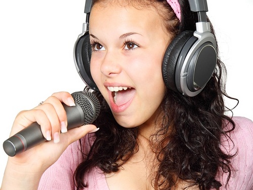 จะค้นหาเพลงจากข้อความที่ตัดตอนมาได้อย่างไร?