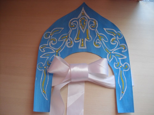 รัสเซีย kokoshnik ของกระดาษแข็ง