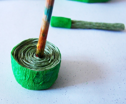งานฝีมือ 9 พฤษภาคมด้วยมือของตัวเอง: ถังกระดาษ