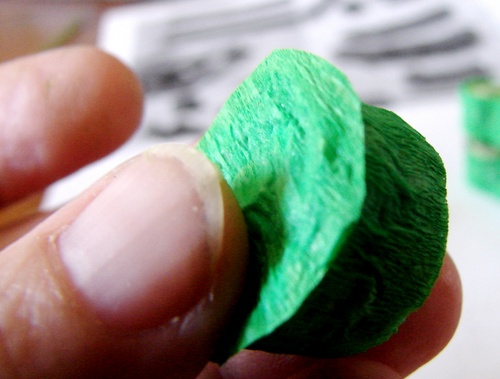 งานฝีมือ 9 พฤษภาคมด้วยมือของตัวเอง: ถังกระดาษ