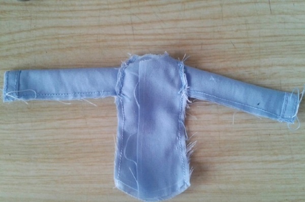 วิธีการเย็บเสื้อผ้าตุ๊กตาด้วยมือของคุณเอง