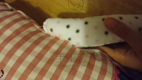 กระต่ายของเล่นนุ่มด้วยมือของคุณเอง