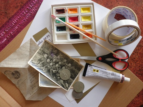 Scrapbooking: มือที่สร้างขึ้นภายในวันที่ 9 พฤษภาคมด้วยมือของตัวเองที่โรงเรียน