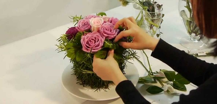 งานหัตถกรรมจากดอกไม้ด้วยมือของตนเองการจัดองค์ประกอบภาพ