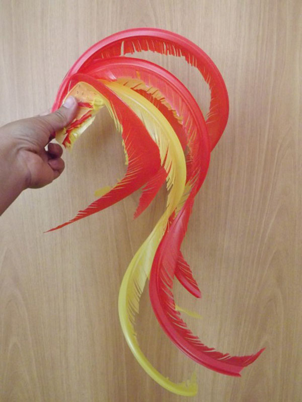งานฝีมือใหม่จากขวดพลาสติกด้วยมือของตัวเองสำหรับสวนและสวนผลไม้