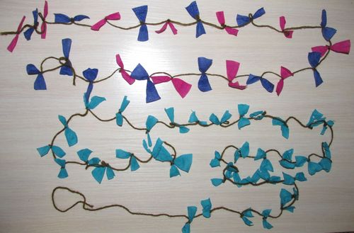 งานฝีมือวันที่ 8 มีนาคมในโรงเรียนอนุบาลด้วยมือของตัวเอง: ชั้นเรียนต้นแบบที่มีรูปถ่าย ดอกไม้กระดาษ: งานฝีมือเบา