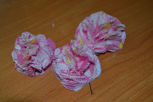 งานฝีมือภายในวันที่ 9 พฤษภาคม: ไฟไหม้ตลอดกาลจากกระดาษด้วยมือของตัวเอง