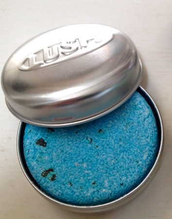 แชมพูแข็ง Lush: องค์ประกอบบทวิจารณ์