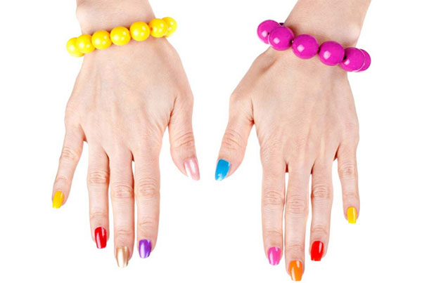 สีดำสีแดงสีทอง: สีของเล็บที่บอกเกี่ยวกับตัวคุณ