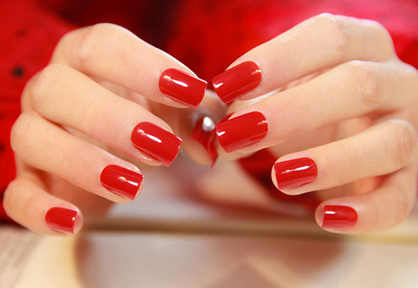 สีดำสีแดงสีทอง: สีของเล็บที่บอกเกี่ยวกับตัวคุณ