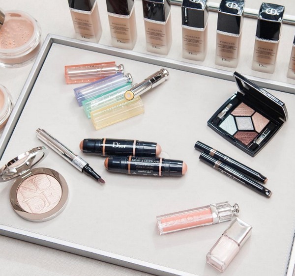 เก๋ฝรั่งเศส: ชุดฤดูใบไม้ร่วงของการแต่งหน้า Dior Skyline