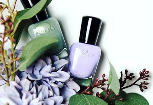 ทำเล็บมือแบบพาสเทลพร้อมเคลือบด้วย Zoya Charming 2017
