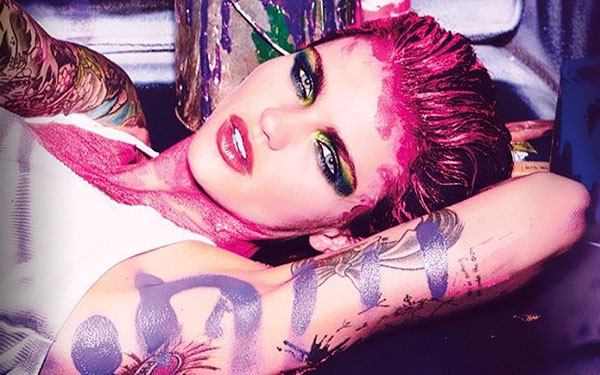 คอลเลกชันฤดูร้อนของการแต่งหน้า Urban Decay 2017 สำหรับผู้หญิงที่กล้าหาญของแฟชั่น