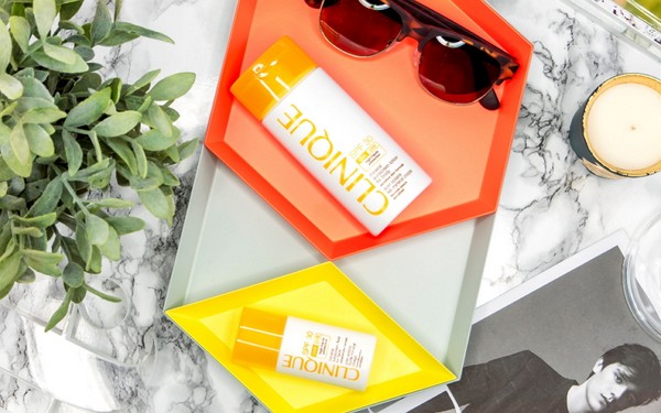 การป้องกันที่มองไม่เห็น: ตัวแทนอาบแดด Clinique Minscreen Sunscreen