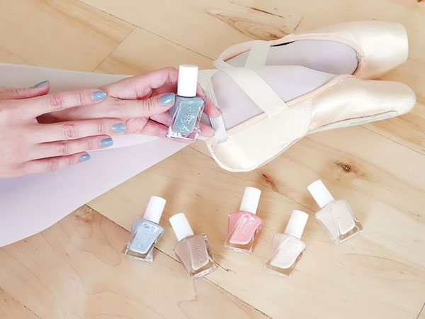 ทำเล็บมือพาสเทล: คอลเล็กชันวาร์นิช Essie Gel Couture Ballet Nudes 2017