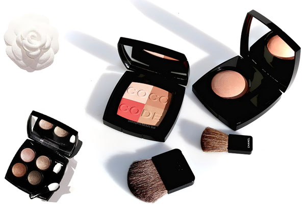 รหัสลับ Chanel: คอลเลกชันฤดูใบไม้ผลิของการแต่งหน้า Coco Codes