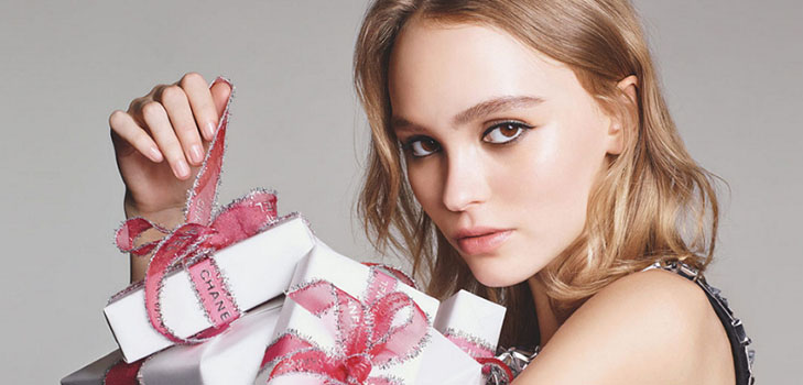 สามอันมหัศจรรย์: novelties Chanel สำหรับการแต่งหน้าที่ส่องแสง