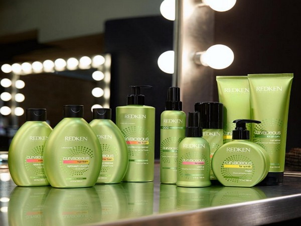 การปฏิวัติคลื่น: รายการใหม่สำหรับ ringlets หยัก Redken Curvaceous