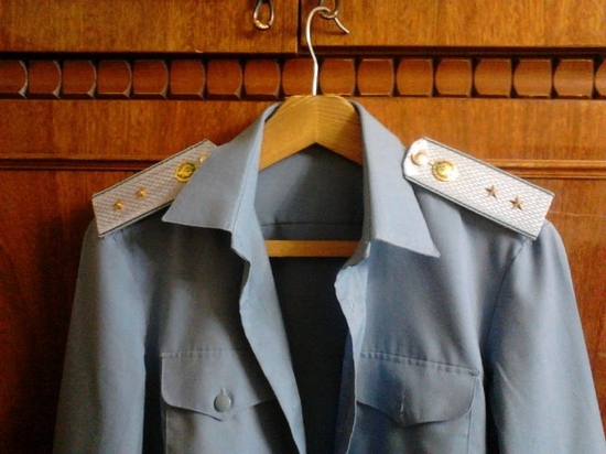 วิธีการเย็บ Epaulettes: เคล็ดลับการปฏิบัติ
