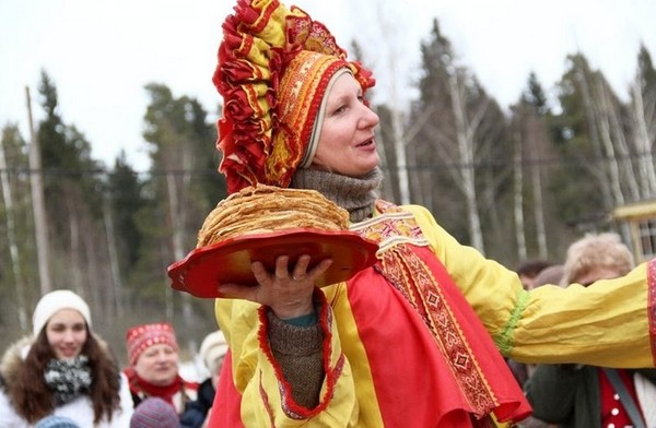 Maslenitsa-2016: ประเพณีหลักและความยินดีเป็นอย่างยิ่ง