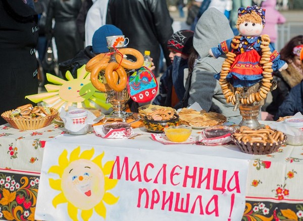 Maslenitsa-2016: ประเพณีหลักและความยินดีเป็นอย่างยิ่ง