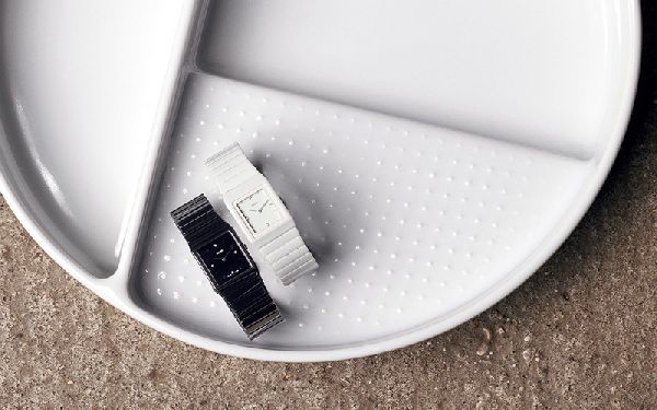 การนับถอยหลังใหม่: สายนาฬิกาที่ปรับปรุงใหม่ Rado Ceramica