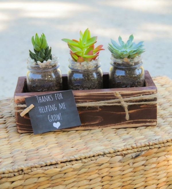 ของขวัญเดิมสำหรับวันครูสำหรับครูชั้นเรียนและครูเรื่อง ความคิดของของขวัญด้วยมือของตัวเอง