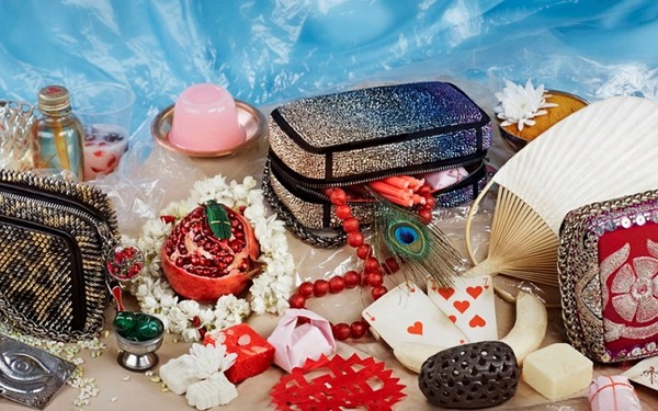 หมอนสำหรับ Cinderella: clutch bags Piloutin โดย Christian Louboutin