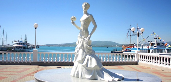 สภาพอากาศจะเป็นอย่างไรใน Gelendzhik ในเดือนสิงหาคมปี 2016? การคาดการณ์ของศูนย์อุตุนิยมวิทยากับสภาพอากาศและอุณหภูมิน้ำใน Gelendzhik ในเดือนสิงหาคมและความคิดเห็นของนักท่องเที่ยว