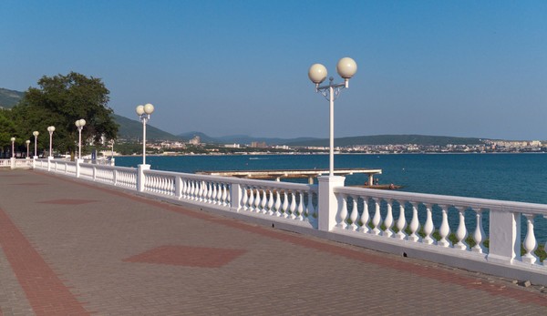 สภาพอากาศจะเป็นอย่างไรใน Gelendzhik ในเดือนกันยายนปี 2016? การคาดการณ์ของศูนย์อุตุนิยมวิทยากับสภาพอากาศและอุณหภูมิน้ำใน Gelendzhik สำหรับเดือนกันยายนและความคิดเห็นของนักท่องเที่ยว