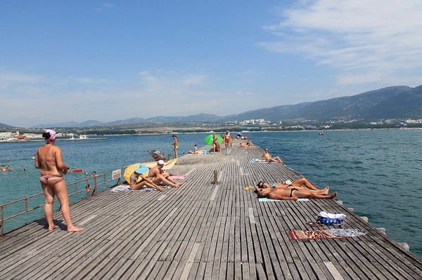 สภาพอากาศจะเป็นอย่างไรใน Gelendzhik ในเดือนกันยายนปี 2016? การคาดการณ์ของศูนย์อุตุนิยมวิทยากับสภาพอากาศและอุณหภูมิน้ำใน Gelendzhik สำหรับเดือนกันยายนและความคิดเห็นของนักท่องเที่ยว