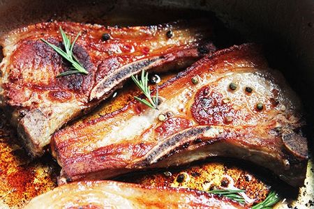 8 กฎสำหรับวิธีการปรุงอาหารหมูในกระทะ 8 กฎสำหรับวิธีการปรุงอาหารหมูในกระทะ