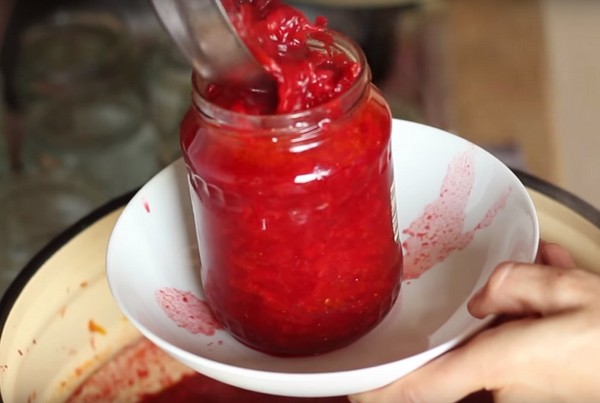 Borsch สำหรับฤดูหนาวในกระป๋อง, สูตรสำหรับการเตรียมการกับ beets และกะหล่ำปลีวางมะเขือเทศและไม่มีมัน