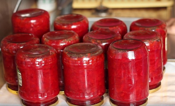 Borsch สำหรับฤดูหนาวในกระป๋อง, สูตรสำหรับการเตรียมการกับ beets และกะหล่ำปลีวางมะเขือเทศและไม่มีมัน