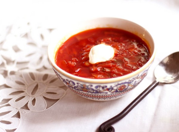 Borsch สำหรับฤดูหนาวในกระป๋อง, สูตรสำหรับการเตรียมการกับ beets และกะหล่ำปลีวางมะเขือเทศและไม่มีมัน
