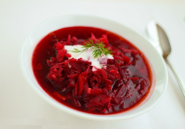 Borsch สำหรับฤดูหนาวในกระป๋อง, สูตรสำหรับการเตรียมการกับ beets และกะหล่ำปลีวางมะเขือเทศและไม่มีมัน