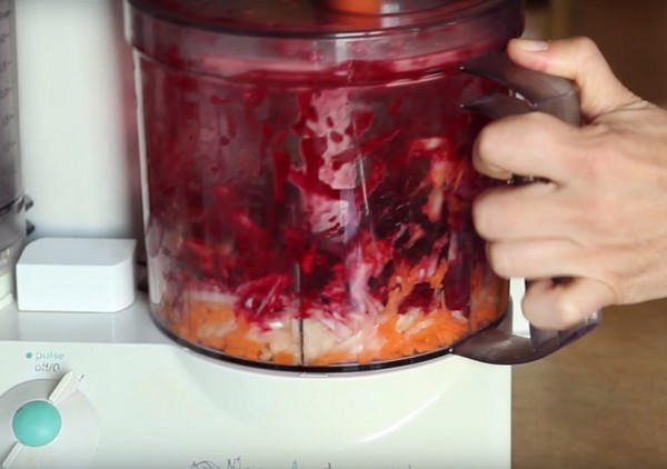 Borsch สำหรับฤดูหนาวในกระป๋อง, สูตรสำหรับการเตรียมการกับ beets และกะหล่ำปลีวางมะเขือเทศและไม่มีมัน