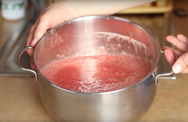 Borsch สำหรับฤดูหนาวในกระป๋อง, สูตรสำหรับการเตรียมการกับ beets และกะหล่ำปลีวางมะเขือเทศและไม่มีมัน