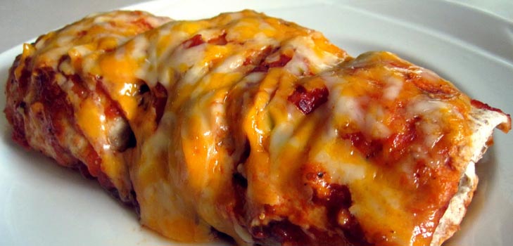 Enchiladas กับถั่วและผักราก