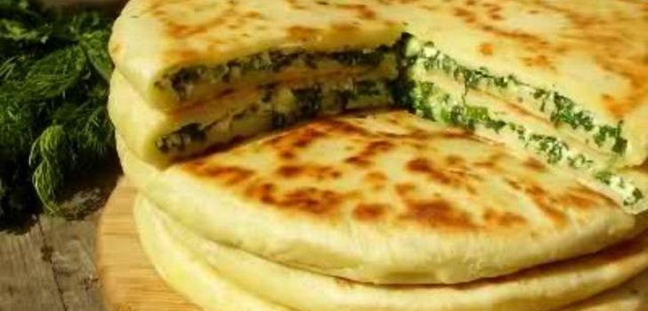 คุณสามารถทำ khachapuri ใน kefir หรือครีมเปรี้ยว การยัดใช้ไข่หรือเนื้อสัตว์ ในขณะเดียวกันยิ่งคุณออกจากสูตรคลาสสิกเท่าไรก็ยิ่งจะทำให้ชื่อของคุณเป็นผลงานชิ้นเอกที่แท้จริงของคุณ khachapuri 