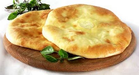 คุณสามารถทำ khachapuri ใน kefir หรือครีมเปรี้ยว การยัดใช้ไข่หรือเนื้อสัตว์ ในขณะเดียวกันยิ่งคุณออกจากสูตรคลาสสิกเท่าไรก็ยิ่งจะทำให้ชื่อของคุณเป็นผลงานชิ้นเอกที่แท้จริงของคุณ khachapuri 