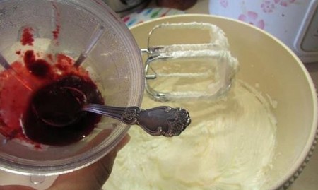 วิธีการทำครีมสำหรับ Cappeycakes: สูตรสำหรับเนยช็อกโกแลตและโปรตีนครีม