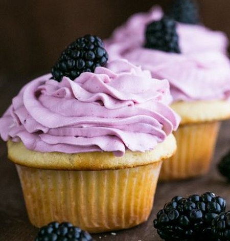 วิธีการทำครีมสำหรับ Cappeycakes: สูตรสำหรับเนยช็อกโกแลตและโปรตีนครีม
