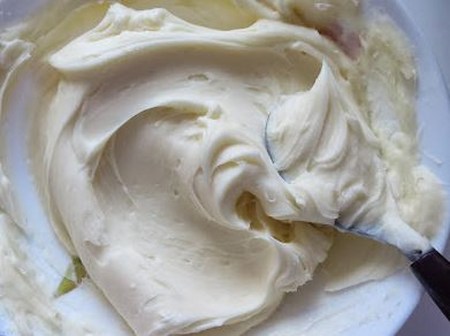 วิธีการทำครีมสำหรับ Cappeycakes: สูตรสำหรับเนยช็อกโกแลตและโปรตีนครีม