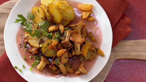 วิธีการปรุงอาหาร chanterelles ในกระทะ