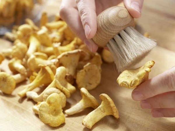 วิธีการปรุงอาหาร chanterelles ในกระทะ